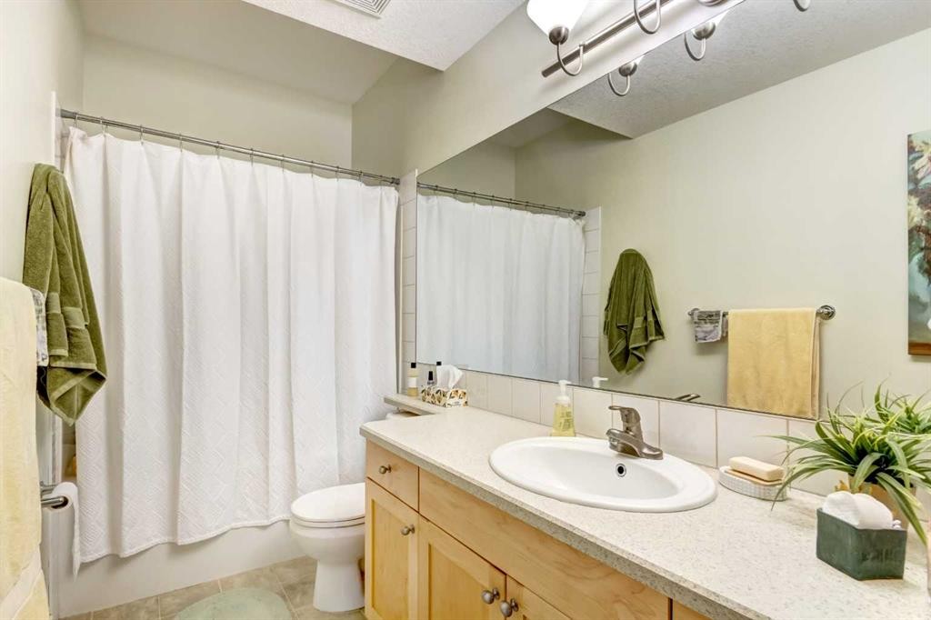 55 Tucker Circle, Okotoks, AB - Indoor Photo Showing Bathroom