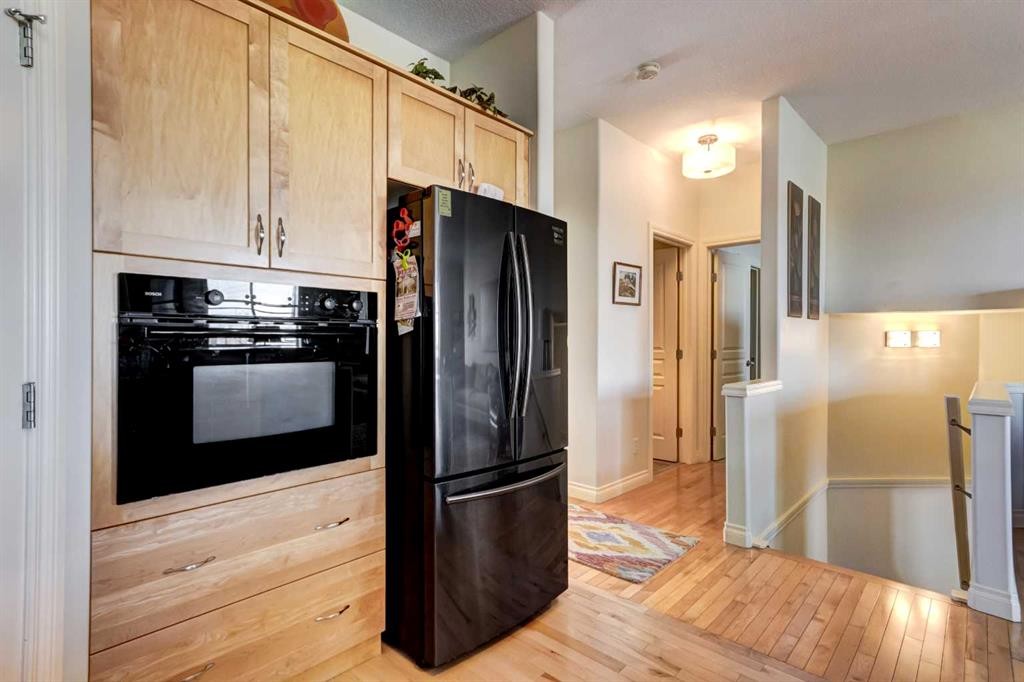 55 Tucker Circle, Okotoks, AB - Indoor Photo Showing Kitchen