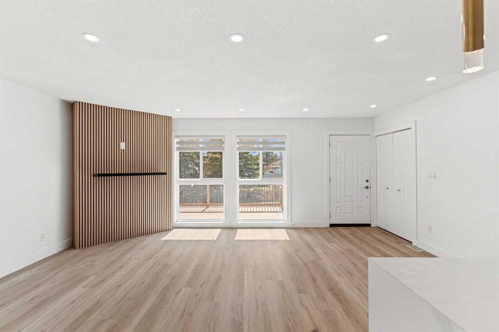 304 Huntbourne Hill Ne, Calgary, AB - Indoor Photo Showing Other Room