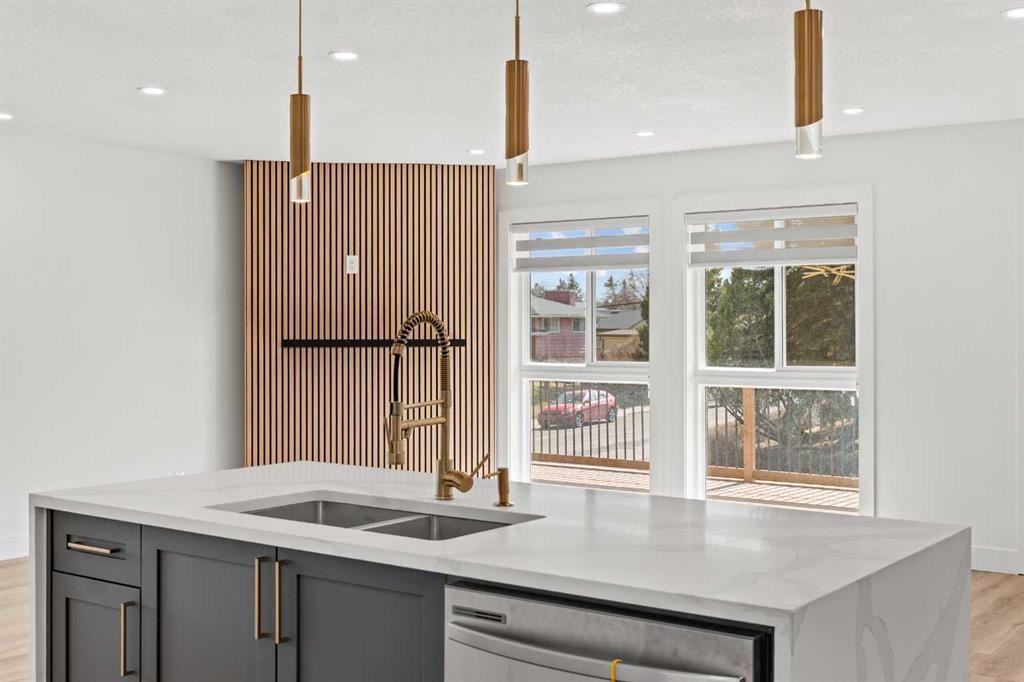 304 Huntbourne Hill Ne, Calgary, AB - Indoor Photo Showing Kitchen With Double Sink