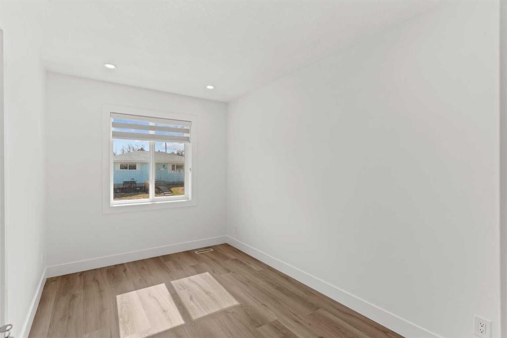 304 Huntbourne Hill Ne, Calgary, AB - Indoor Photo Showing Other Room