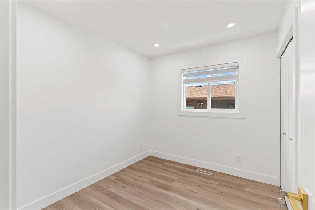 304 Huntbourne Hill Ne, Calgary, AB - Indoor Photo Showing Other Room