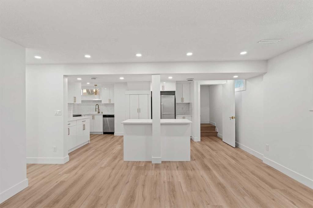 304 Huntbourne Hill Ne, Calgary, AB - Indoor Photo Showing Other Room
