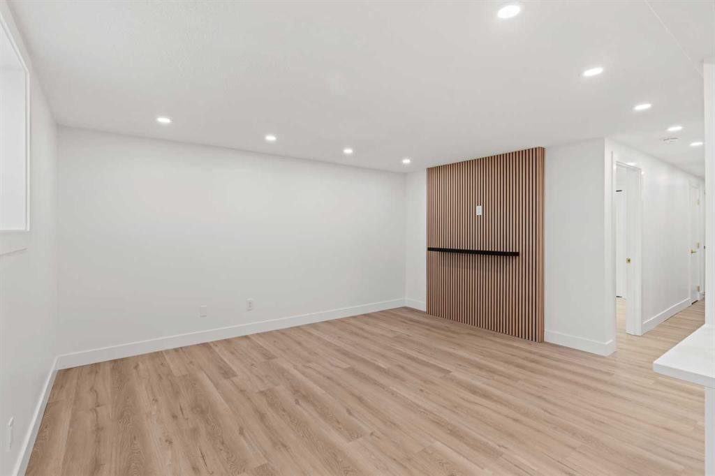 304 Huntbourne Hill Ne, Calgary, AB - Indoor Photo Showing Other Room