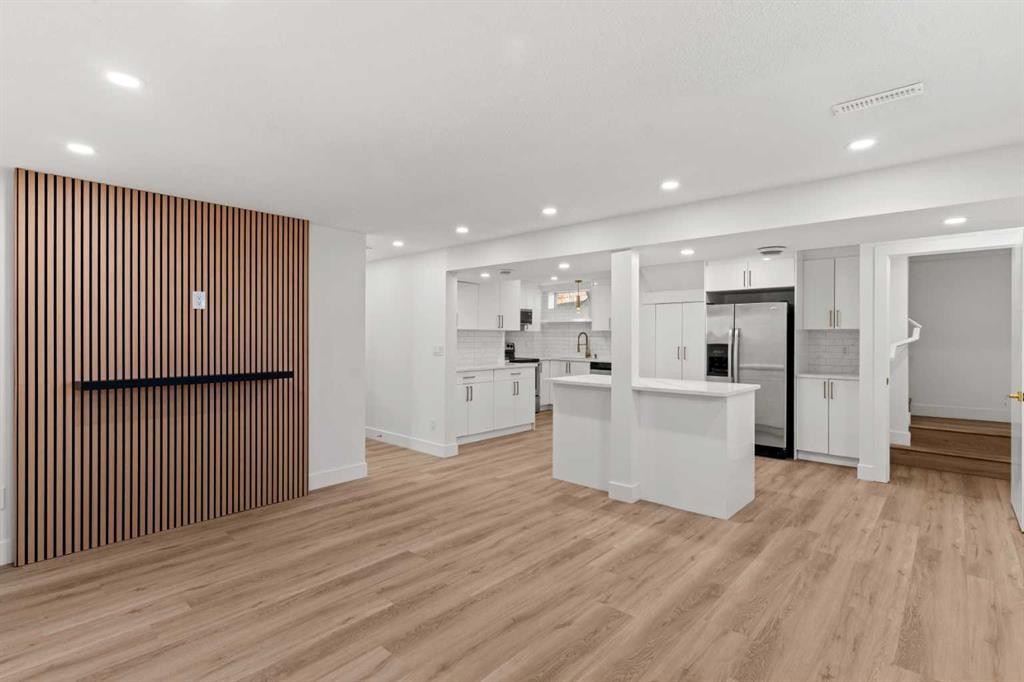 304 Huntbourne Hill Ne, Calgary, AB - Indoor Photo Showing Kitchen