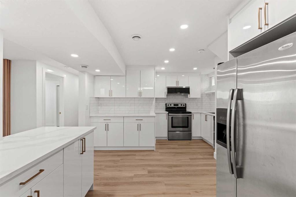 304 Huntbourne Hill Ne, Calgary, AB - Indoor Photo Showing Kitchen With Stainless Steel Kitchen With Upgraded Kitchen