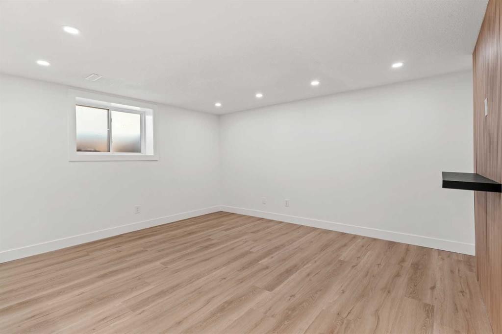 304 Huntbourne Hill Ne, Calgary, AB - Indoor Photo Showing Other Room