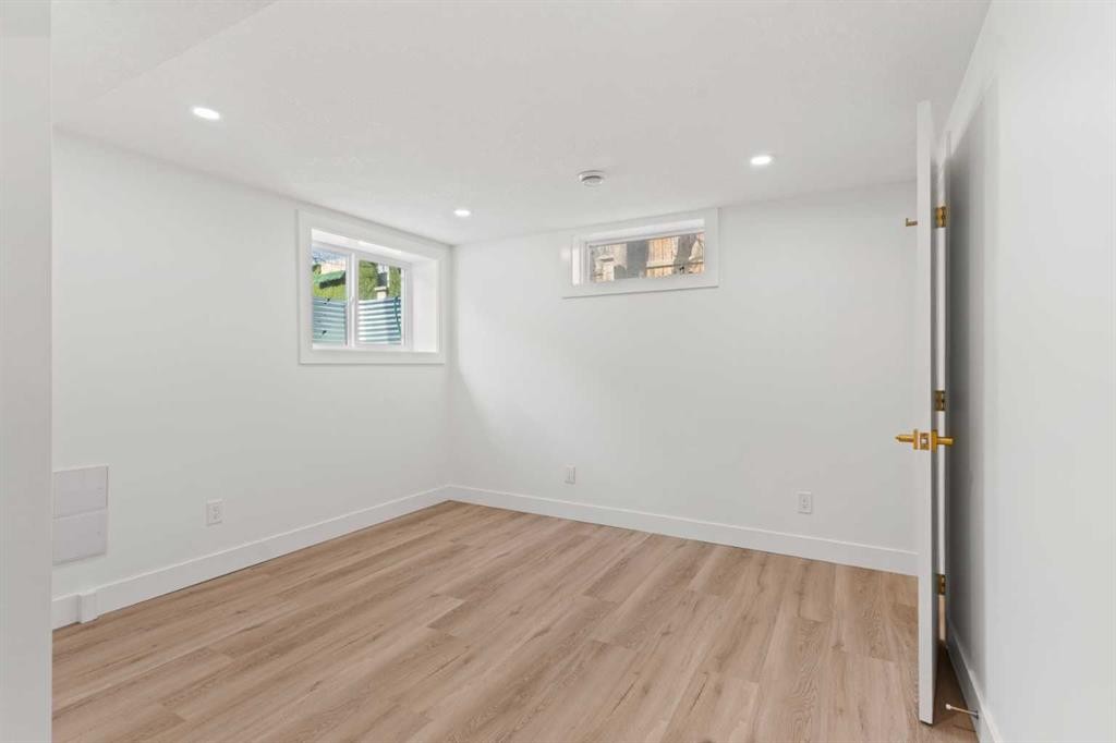 304 Huntbourne Hill Ne, Calgary, AB - Indoor Photo Showing Other Room