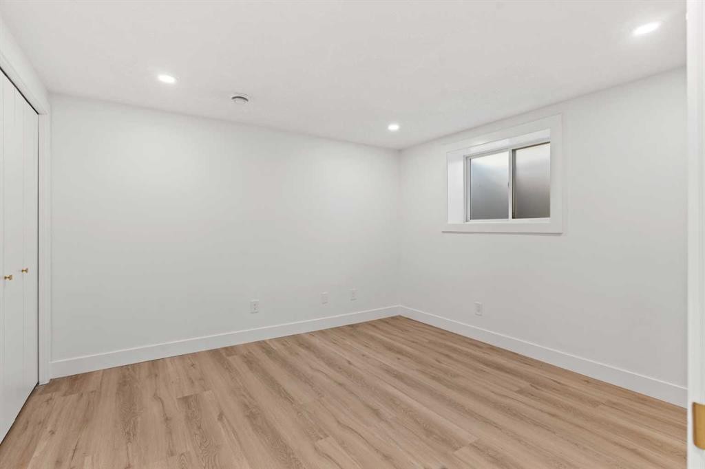 304 Huntbourne Hill Ne, Calgary, AB - Indoor Photo Showing Other Room