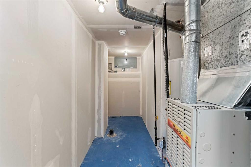 304 Huntbourne Hill Ne, Calgary, AB - Indoor Photo Showing Other Room
