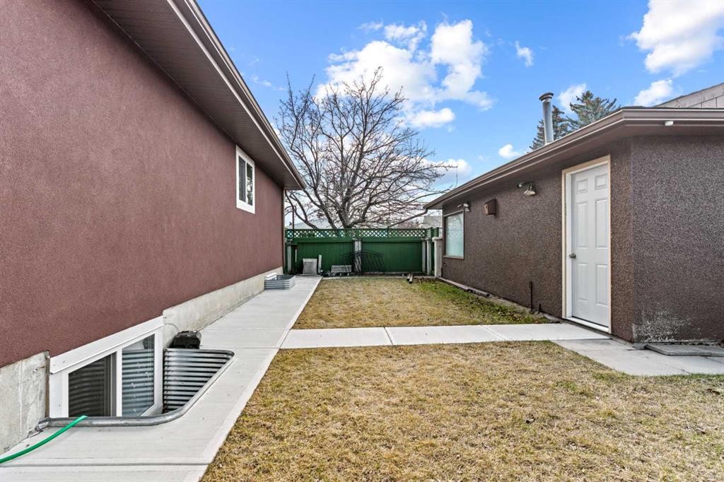 304 Huntbourne Hill Ne, Calgary, AB - Outdoor With Exterior