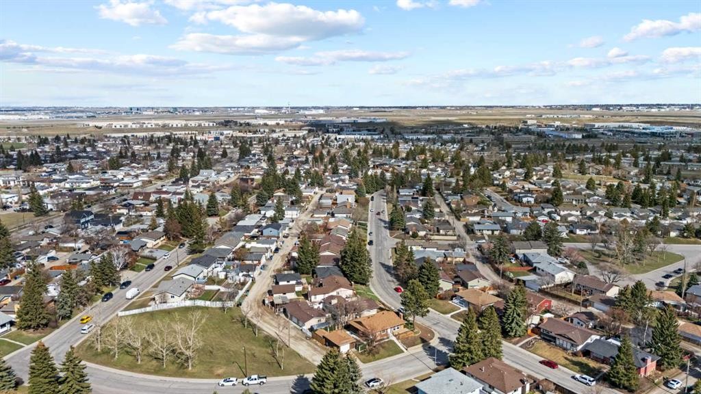 304 Huntbourne Hill Ne, Calgary, AB - Outdoor With View