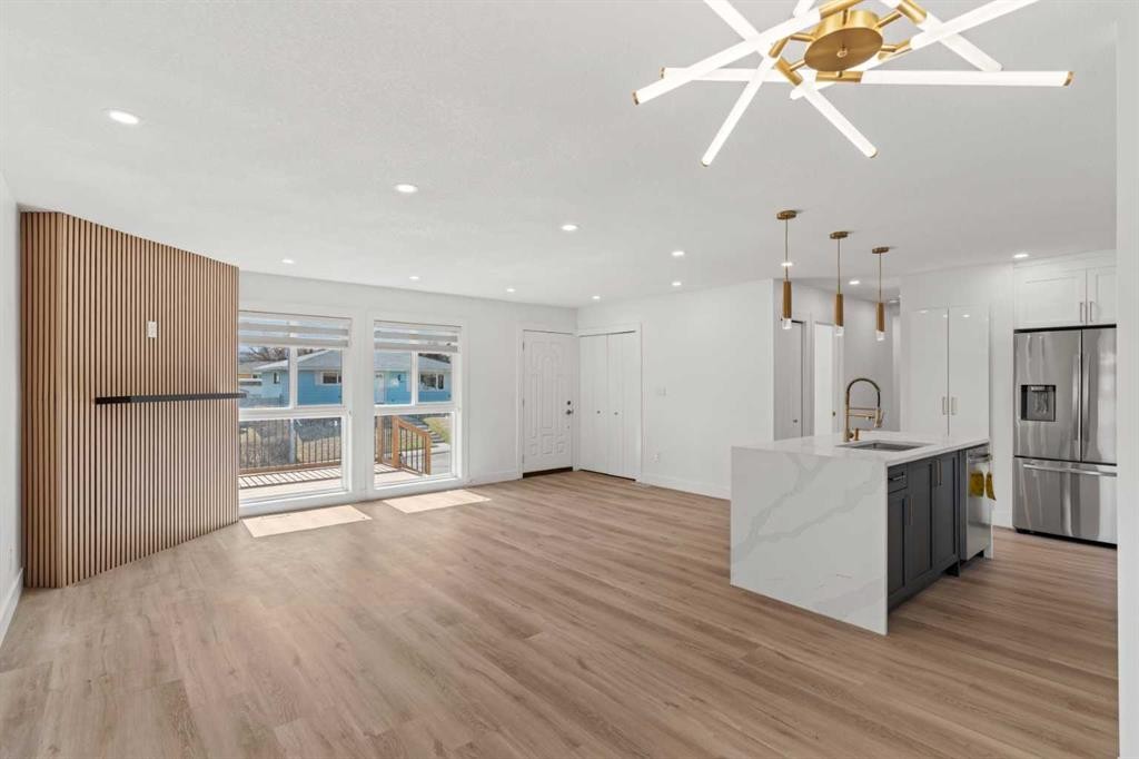 304 Huntbourne Hill Ne, Calgary, AB - Indoor Photo Showing Kitchen With Stainless Steel Kitchen With Upgraded Kitchen