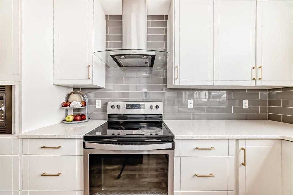 355 Masters Row Se, Calgary, AB - Indoor Photo Showing Kitchen With Upgraded Kitchen