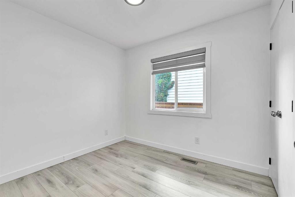 611 Penbrooke Road Se, Calgary, AB - Indoor Photo Showing Other Room