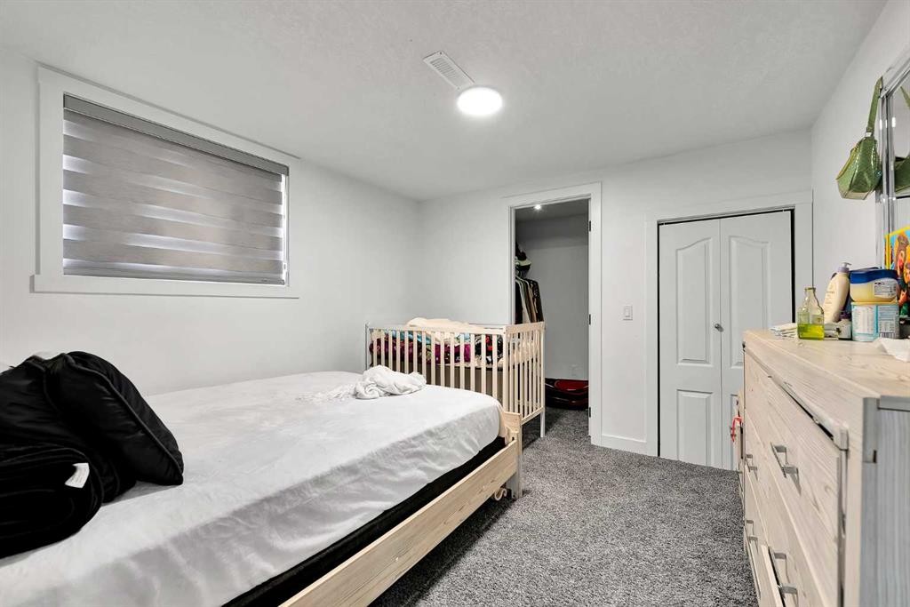 611 Penbrooke Road Se, Calgary, AB - Indoor Photo Showing Bedroom