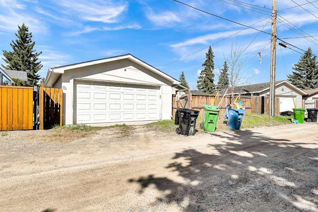 611 Penbrooke Road Se, Calgary, AB - Outdoor