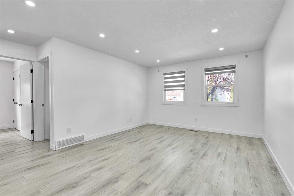 611 Penbrooke Road Se, Calgary, AB - Indoor Photo Showing Other Room