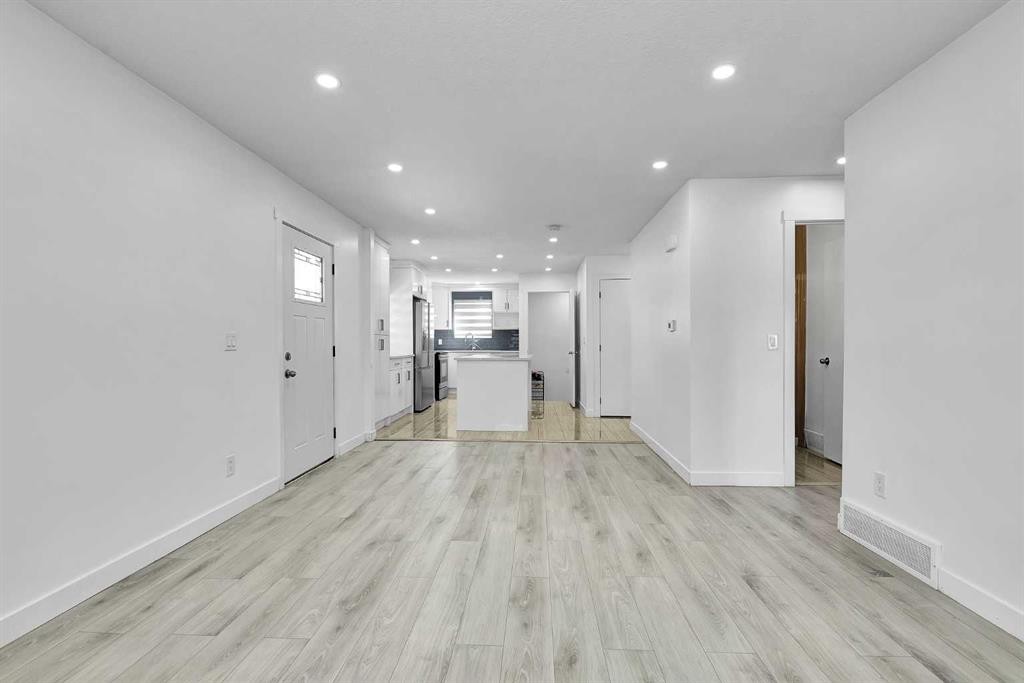 611 Penbrooke Road Se, Calgary, AB - Indoor Photo Showing Other Room
