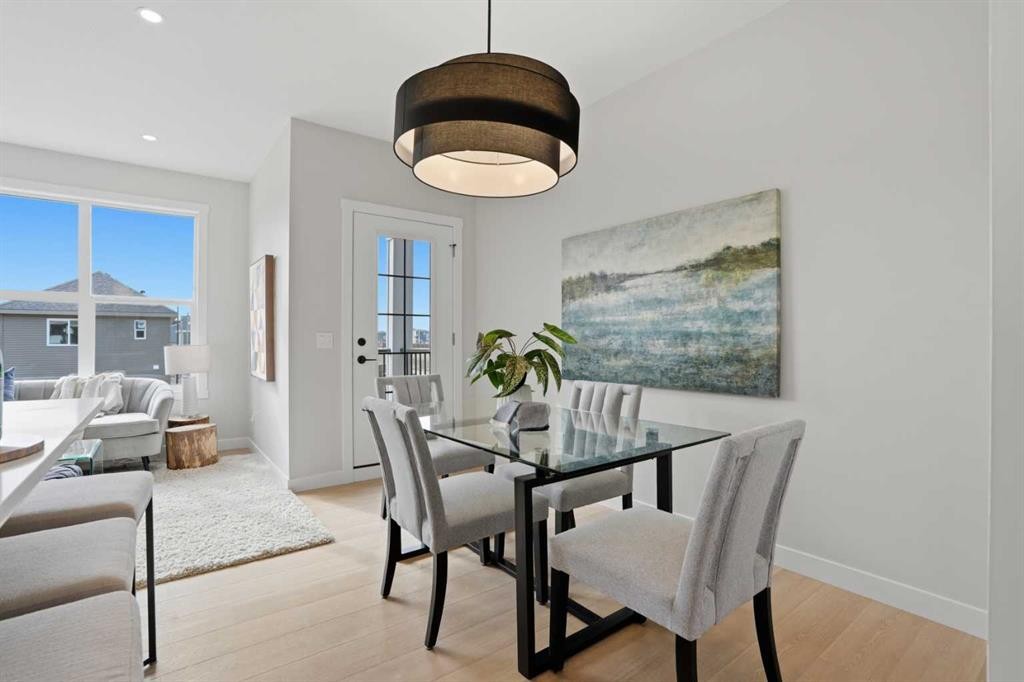 21 Wild Rose Way Se, Calgary, AB - Indoor Photo Showing Dining Room