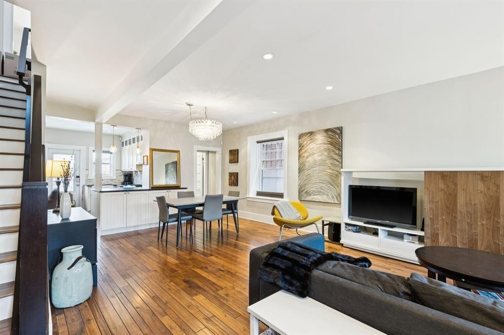 612 23 Avenue Sw, Calgary, AB - Indoor