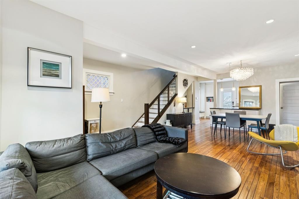 612 23 Avenue Sw, Calgary, AB - Indoor Photo Showing Living Room