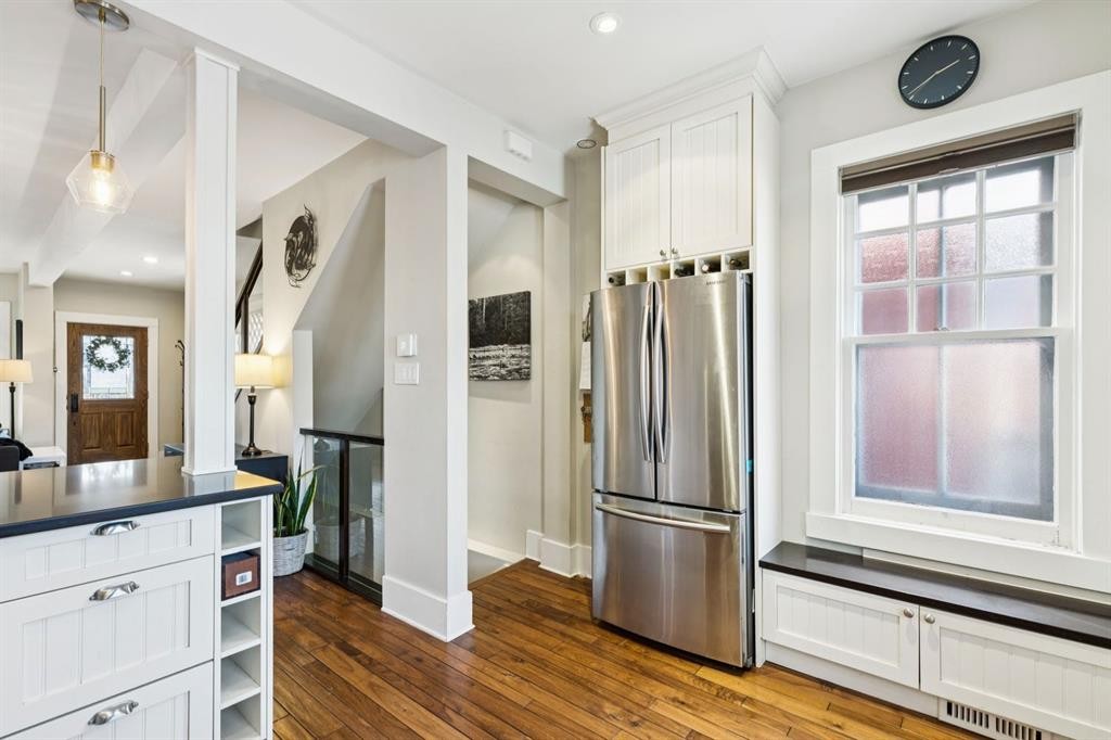 612 23 Avenue Sw, Calgary, AB - Indoor Photo Showing Kitchen