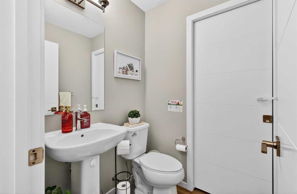 203-445 Redstone Walk Ne, Calgary, AB - Indoor Photo Showing Bathroom
