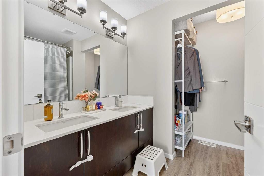 203-445 Redstone Walk Ne, Calgary, AB - Indoor Photo Showing Bathroom