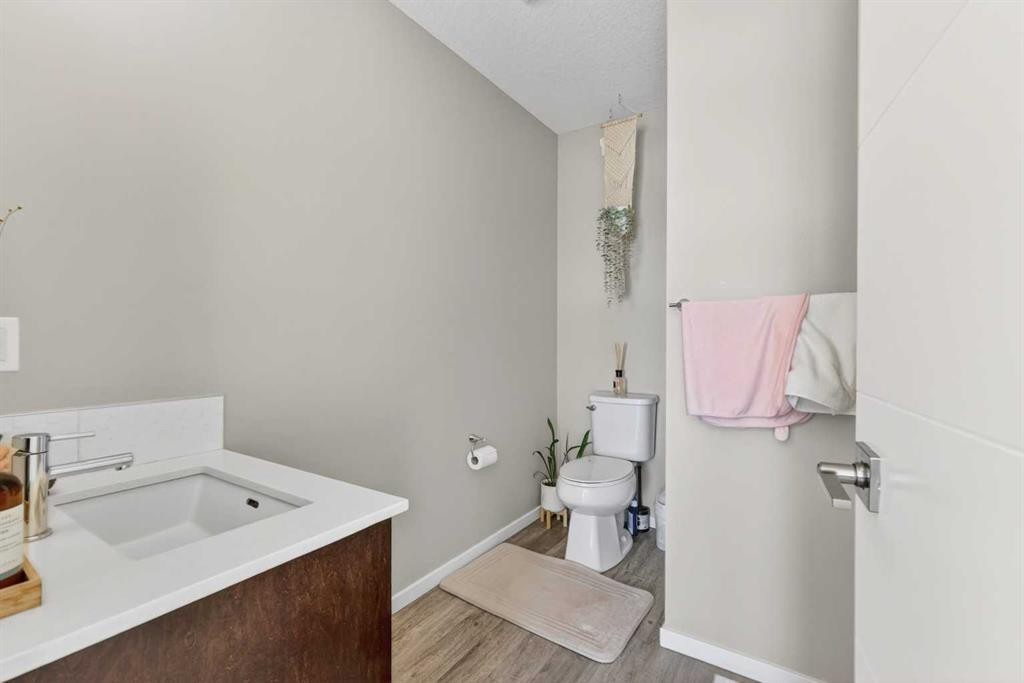 203-445 Redstone Walk Ne, Calgary, AB - Indoor Photo Showing Bathroom