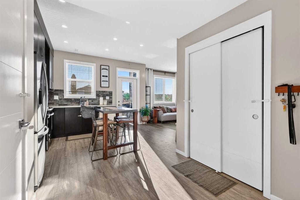 203-445 Redstone Walk Ne, Calgary, AB - Indoor