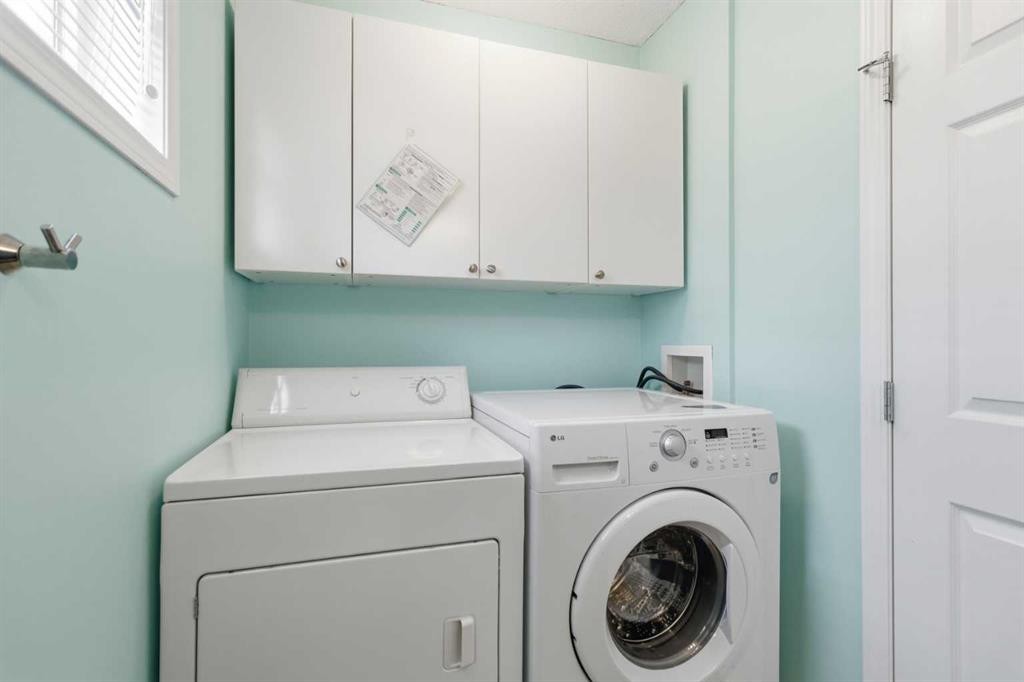 166 Everhollow Heights Sw, Calgary, AB - Indoor Photo Showing Laundry Room