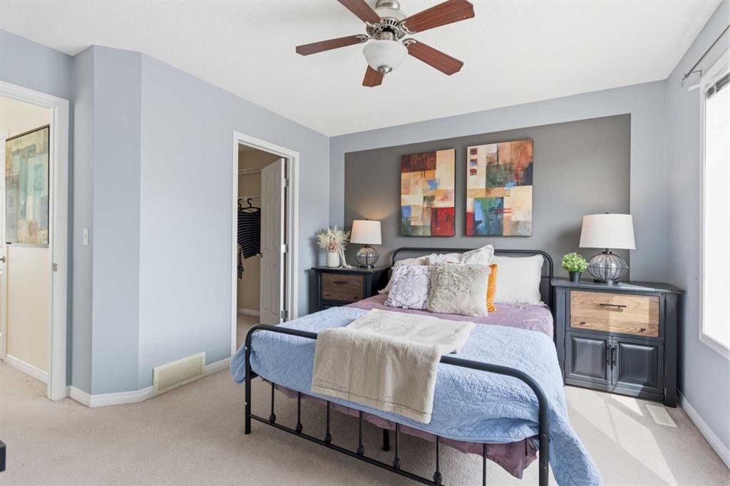 166 Everhollow Heights Sw, Calgary, AB - Indoor Photo Showing Bedroom