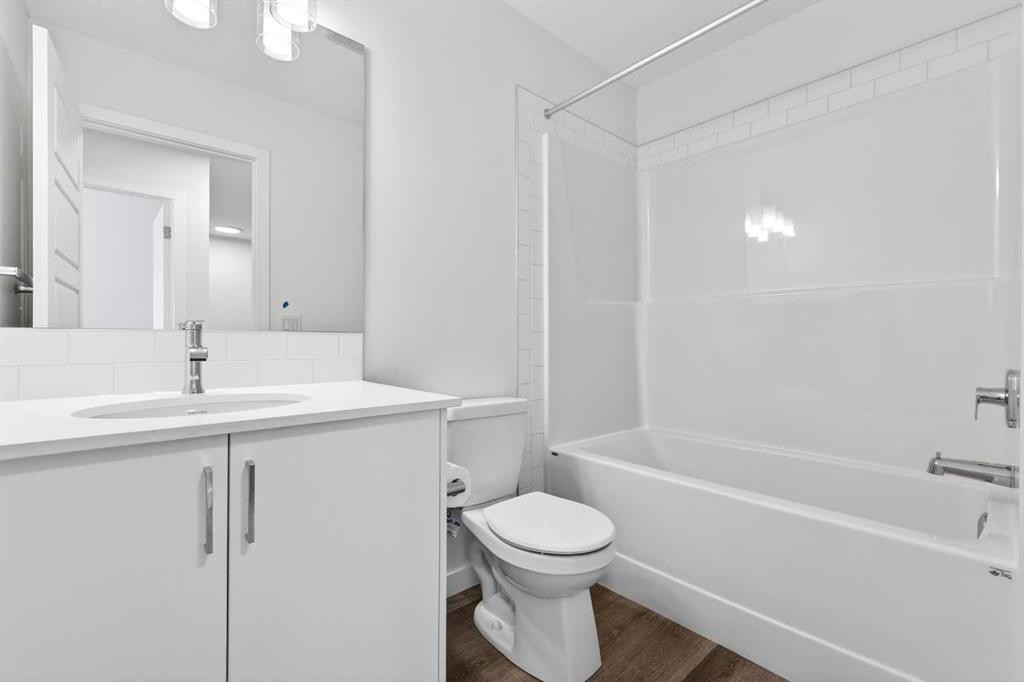 50 Creekside Way Sw, Calgary, AB - Indoor Photo Showing Bathroom