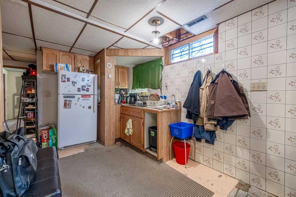 116 Dovercrest Way Se, Calgary, AB - Indoor