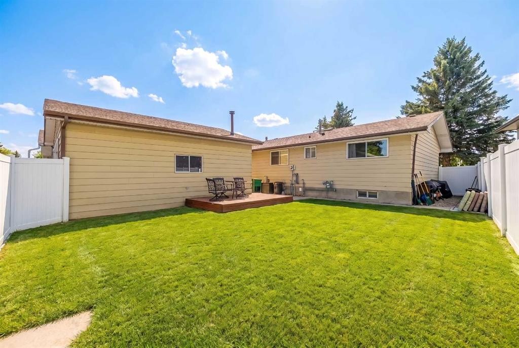 116 Dovercrest Way Se, Calgary, AB - Outdoor With Exterior