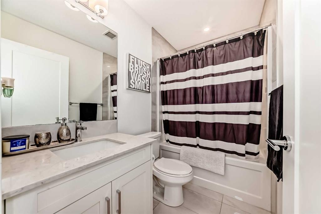 311-40 Walgrove Se, Calgary, AB - Indoor Photo Showing Bathroom
