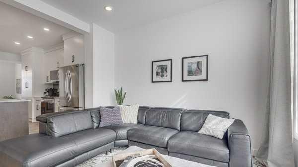 B-10 Evergreen Way, Red Deer, AB - Indoor Photo Showing Living Room