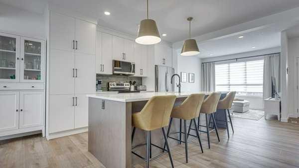 B-10 Evergreen Way, Red Deer, AB - Indoor Photo Showing Kitchen With Upgraded Kitchen