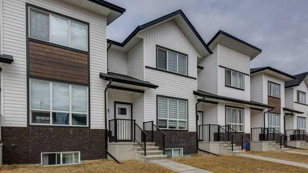 B-10 Evergreen Way, Red Deer, AB - Outdoor