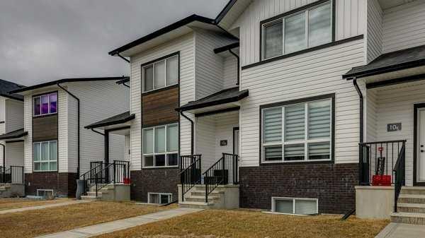 B-10 Evergreen Way, Red Deer, AB - Outdoor