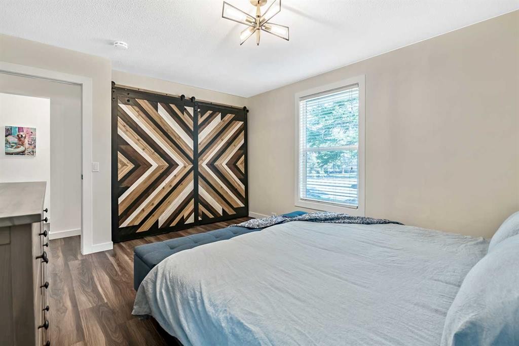 11835 Elbow Drive Sw, Calgary, AB - Indoor Photo Showing Bedroom