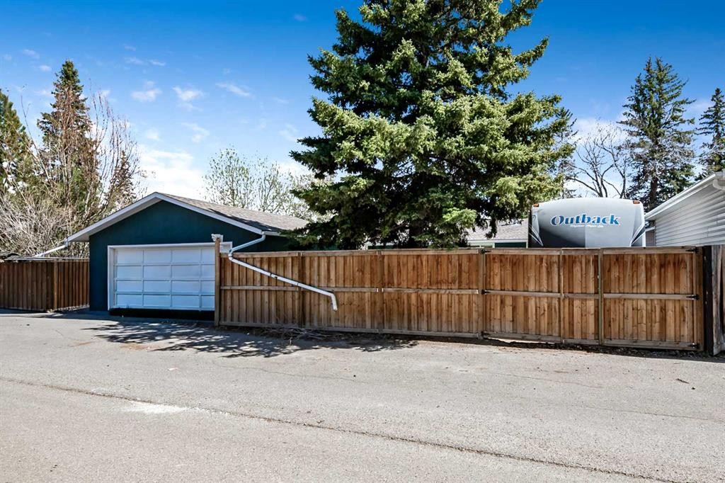 11835 Elbow Drive Sw, Calgary, AB - Outdoor