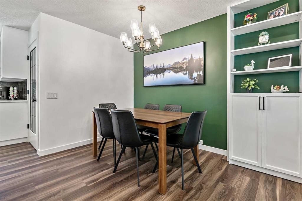 11835 Elbow Drive Sw, Calgary, AB - Indoor Photo Showing Dining Room