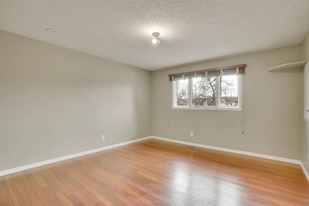 436 Huntley Way Ne, Calgary, AB - Indoor Photo Showing Other Room