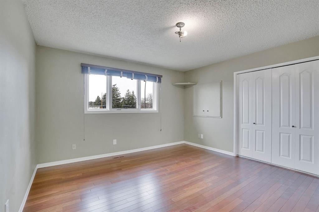 436 Huntley Way Ne, Calgary, AB - Indoor Photo Showing Other Room