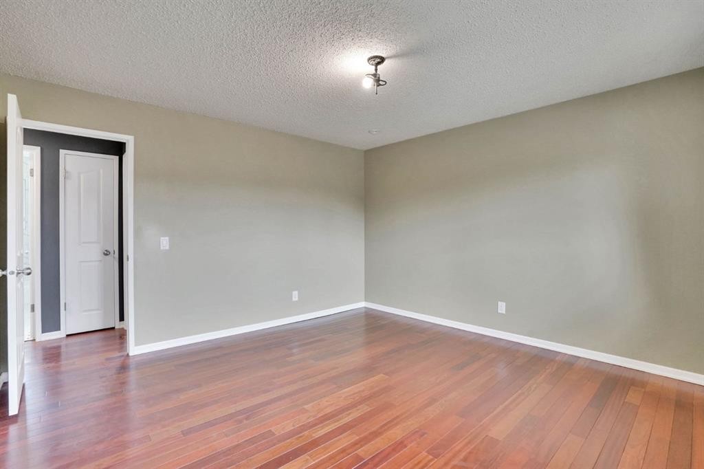 436 Huntley Way Ne, Calgary, AB - Indoor Photo Showing Other Room
