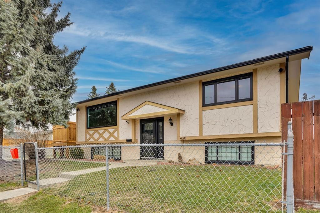 436 Huntley Way Ne, Calgary, AB - Outdoor