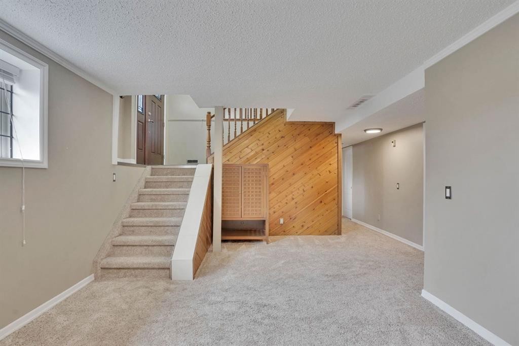 436 Huntley Way Ne, Calgary, AB - Indoor Photo Showing Other Room