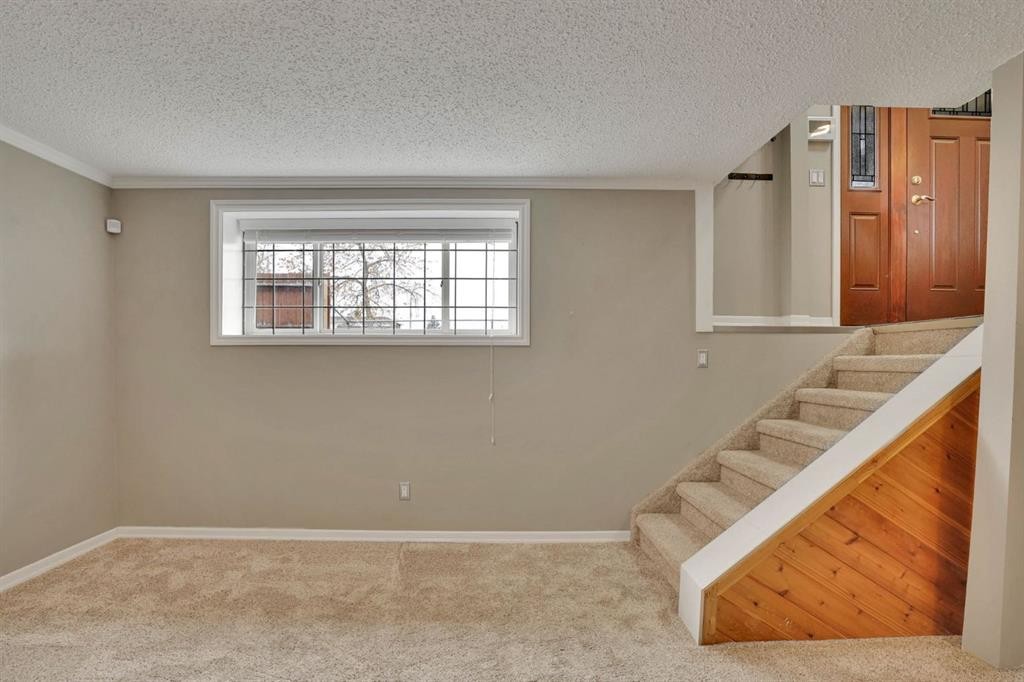 436 Huntley Way Ne, Calgary, AB - Indoor Photo Showing Other Room